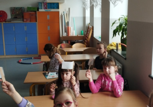 Dzieci w przebraniach tematycznych