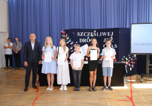 Zakończenie Roku Szkolnego 2023/2024 - Klasy 4-7 - Zdjęcia grupowe