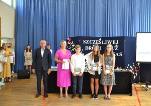 Zakończenie Roku Szkolnego 2023/2024 - Klasy 4-7 - Zdjęcia grupowe