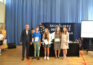 Zakończenie Roku Szkolnego 2023/2024 - Klasy 4-7 - Zdjęcia grupowe