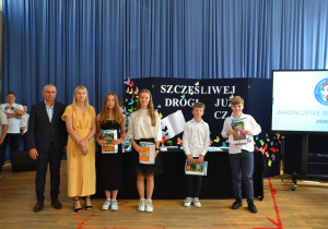 Zakończenie Roku Szkolnego 2023/2024 - Klasy 4-7 - Zdjęcia grupowe