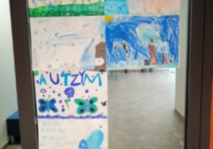 Prace plastyczne uczniów nt. autyzmu
