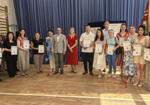 Zdjęcie grupowe uczniów i rodziców