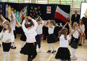 Uczniowie w czasie występów