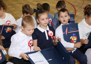 Uczniowie z nagrodami