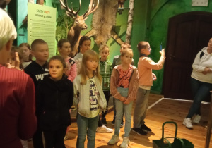 Uczniowie w muzeum