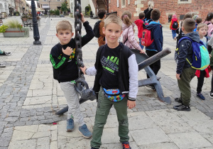 Uczniowie zwiedzający Sandomierz
