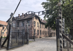 Zdjęcie zabudowań obozu Auschwitz-Birkenau