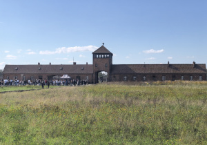 Zdjęcie zabudowań obozu Auschwitz-Birkenau