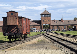 Zdjęcie zabudowań obozu Auschwitz-Birkenau