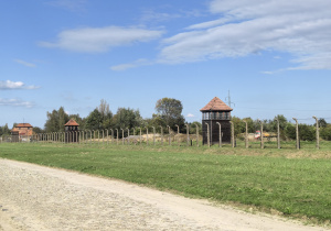 Zdjęcie zabudowań obozu Auschwitz-Birkenau