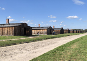 Zdjęcie zabudowań obozu Auschwitz-Birkenau