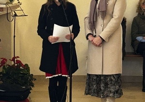 Uczniowie w czasie mszy w kościele w Andrespolu