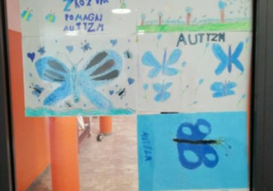 Prace plastyczne uczniów nt. autyzmu
