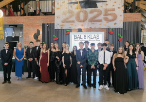 Zdjęcie grupowe uczniów