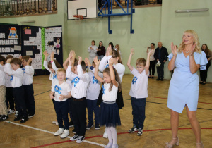 Uczniowie w czasie uroczystości