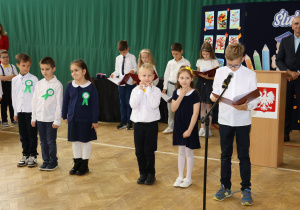 Uczniowie w czasie uroczystości