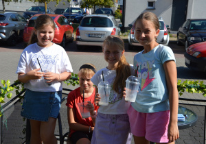 Uczniowie w lodziarni