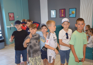 Uczniowie w lodziarni