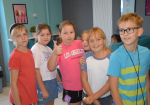 Uczniowie w lodziarni