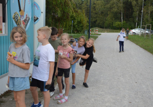 Uczniowie w czasie pikniku