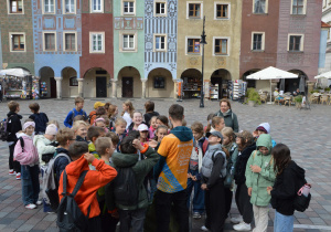 Grupa uczniów na Starym Mieście