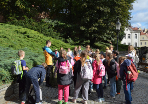 Grupa uczniów na Starym Mieście