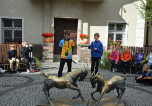 Grupa uczniów na Starym Mieście