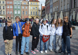 Grupa uczniów na Starym Mieście