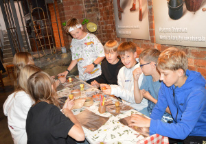 Uczniowie w czasie warsztatów