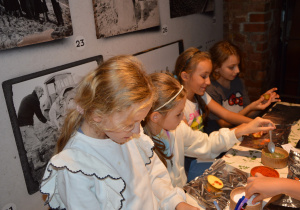 Uczniowie w czasie warsztatów