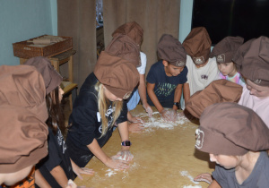 Uczniowie w czasie warsztatów