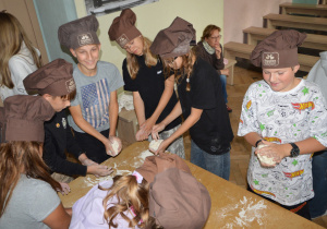 Uczniowie w czasie warsztatów