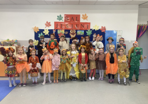 Zdjęcie grupowe przedszkolaków