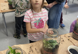 Dzieci w czasie prac warsztatowych