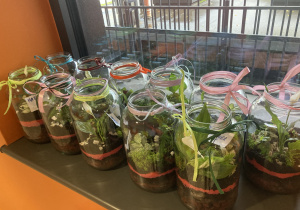 Udeokorowane słoiki