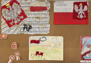 Tablica z z pracami konkursowymi.