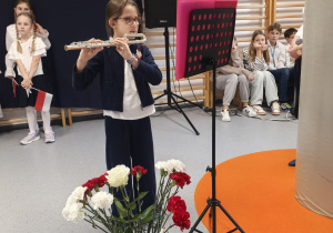 Uczniowie sytępujący w czasie apelu