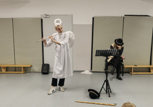 Uczniowie i animatorzy w czasie koncertu