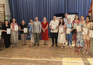 Zdjęcie grupowe uczniów i rodziców