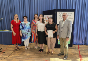 Zdjęcie grupowe uczniów i rodziców