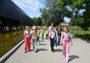 Uczniowie w ordodzie zoologicznym