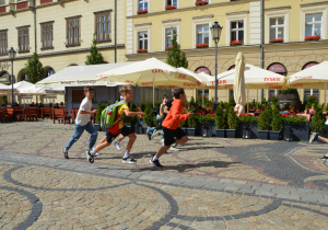 Zdjęcie grupowe uczniów we Wrocławiu