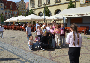 Zdjęcie grupowe uczniów we Wrocławiu